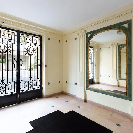 Prestigious 4br - Sleeps 9 - Eiffel Tower Apartmán *