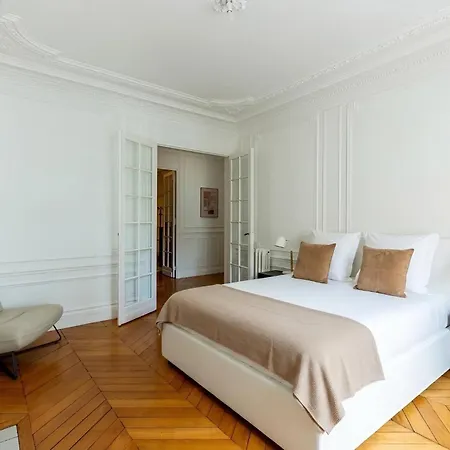 Prestigious 4br - Sleeps 9 - Eiffel Tower