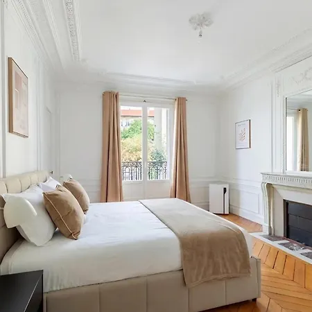 Prestigious 4br - Sleeps 9 - Eiffel Tower