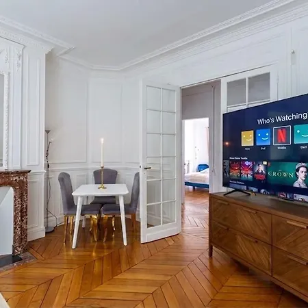 Prestigious 4br - Sleeps 9 - Eiffel Tower Apartmán *