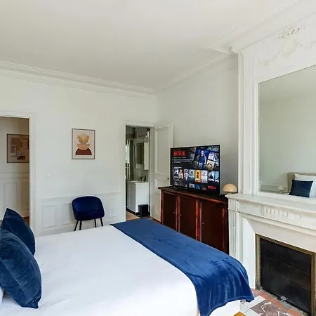 Prestigious 4br - Sleeps 9 - Eiffel Tower Paris
