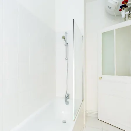 Prestigious 4br - Sleeps 9 - Eiffel Tower Apartmán *