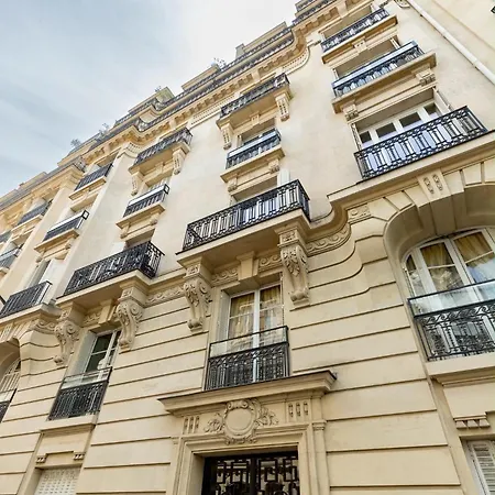 Prestigious 4br - Sleeps 9 - Eiffel Tower Apartmán